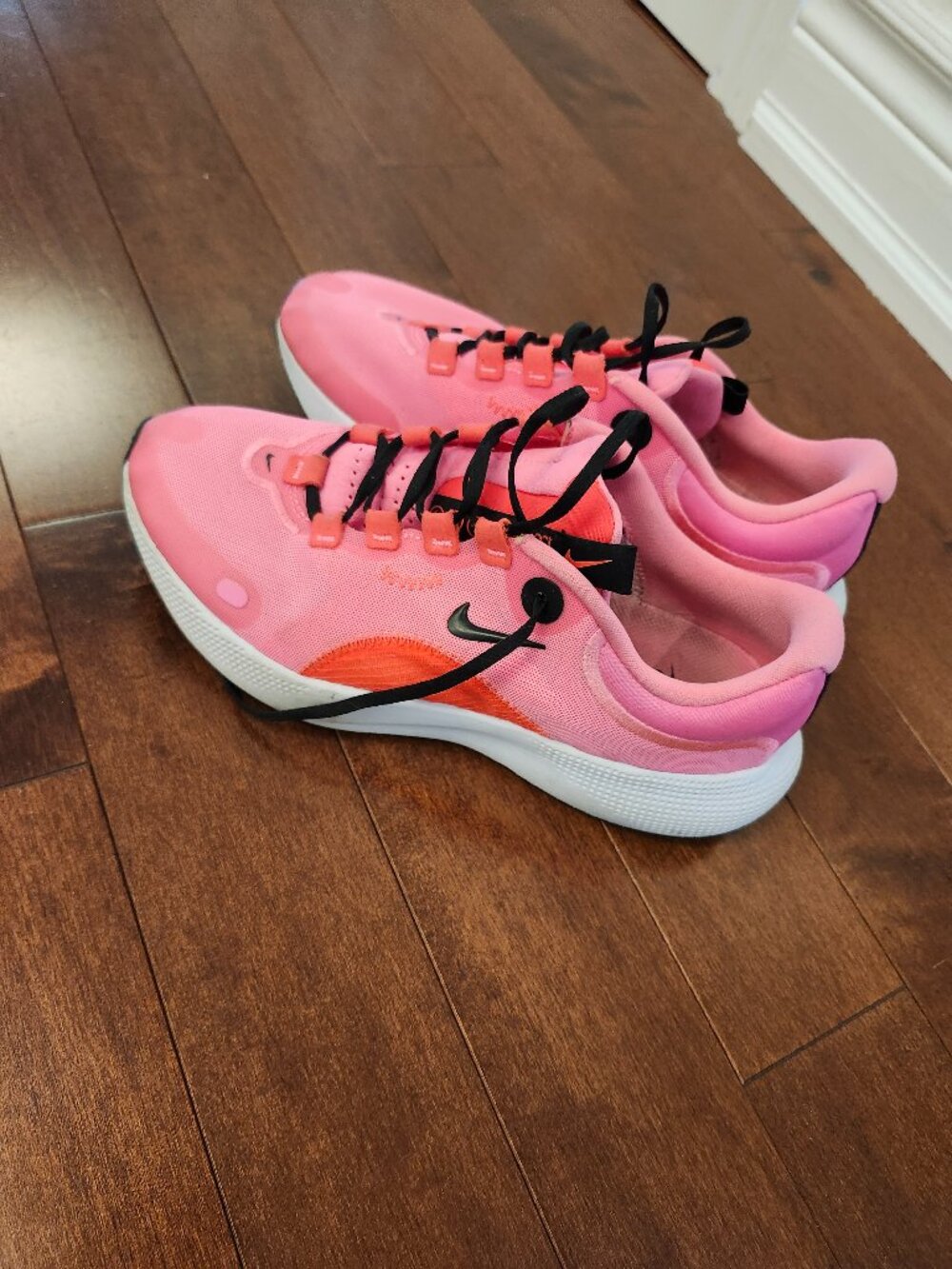 Nike React Escape Run women's sneakers in size US 8